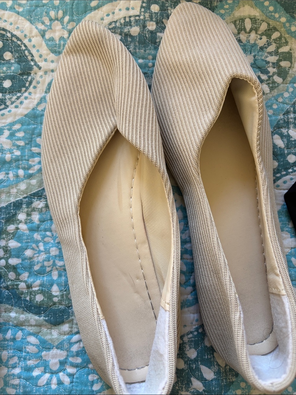 Korean Women’s Cream Knit Slip-On Flats — Casual Everyday Comfort size 8